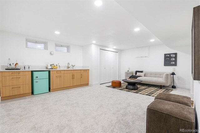 living room featuring baseboards, wet bar, recessed lighting, and light colored carpet