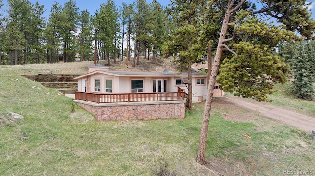150 Apache Trl, Woodland Park, CO 80863 - ranch-style home featuring a front lawn, stucco siding, and view of wooded area
