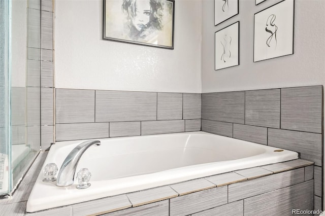 10076 Helena St, Commerce City, CO 80022 - full bath featuring a garden tub