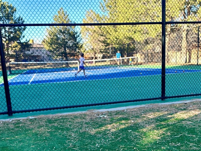 2266 S Kenton St, Aurora, CO 80014 - view of tennis court with fence