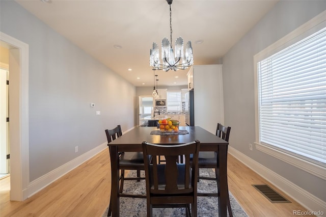 dining space with light wood-type flooring, baseboards, visible vents, and recessed lighting