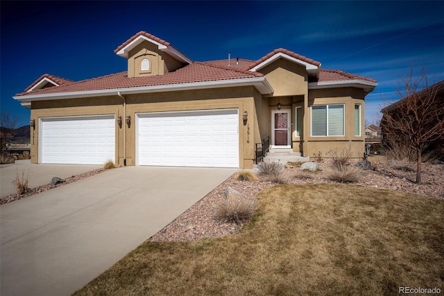 view of front facade featuring stucco siding, a garage, driveway, and a tiled roof