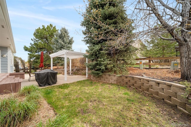 view of yard featuring fence, a pergola, and a patio area