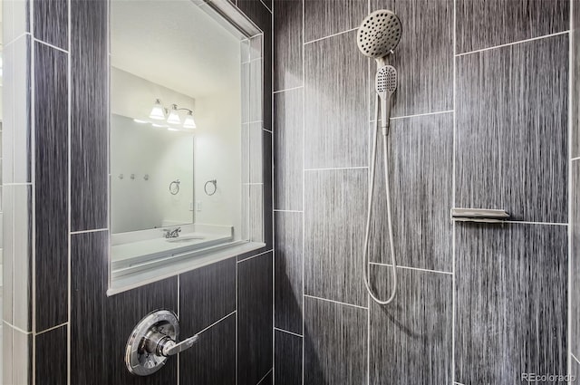 5010 Eaglewood Ln, Johnstown, CO 80534 - bathroom with a tile shower