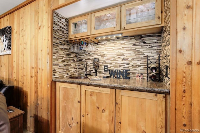 8866 E Easter Ave, Centennial, CO 80112 - indoor dry bar featuring tasteful backsplash