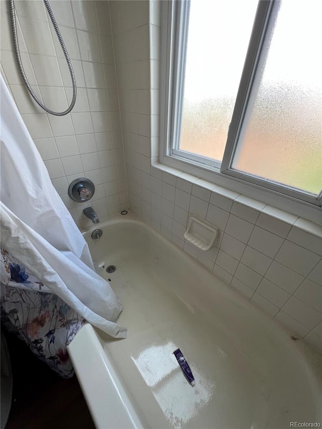 bathroom with shower / tub combo