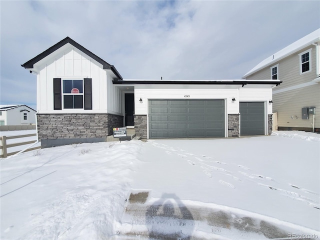 view of front facade with a garage