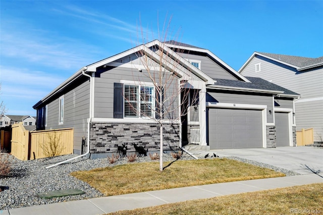 view of front of home featuring a front yard