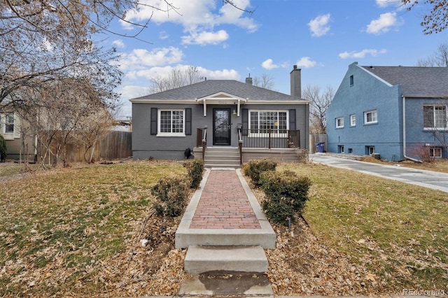 bungalow featuring a front yard