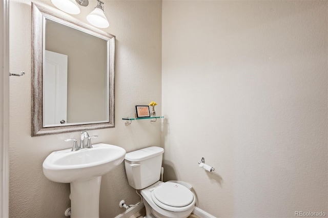 2559 S Kendrick St, Lakewood, CO 80228 - half bathroom featuring toilet and baseboards