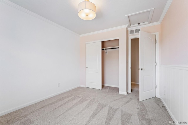 2559 S Kendrick St, Lakewood, CO 80228 - unfurnished bedroom featuring visible vents, ornamental molding, carpet flooring, and a closet