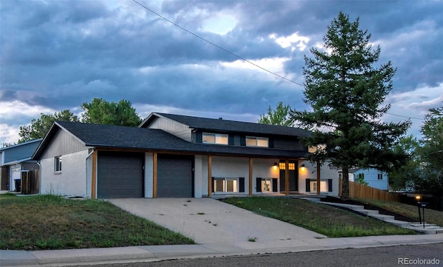 view of front facade with a front yard