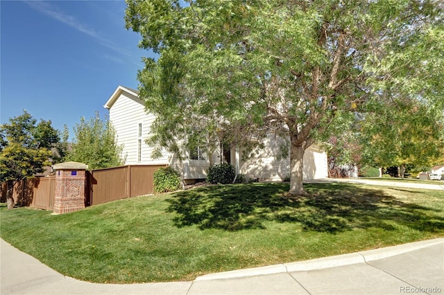 view of front of house with a front lawn