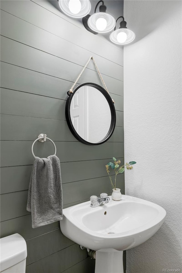 bathroom featuring sink and toilet