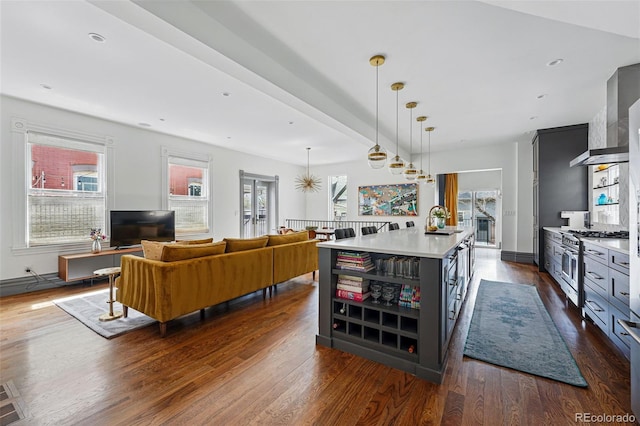 living area featuring dark wood-type flooring, baseboards, and recessed lighting