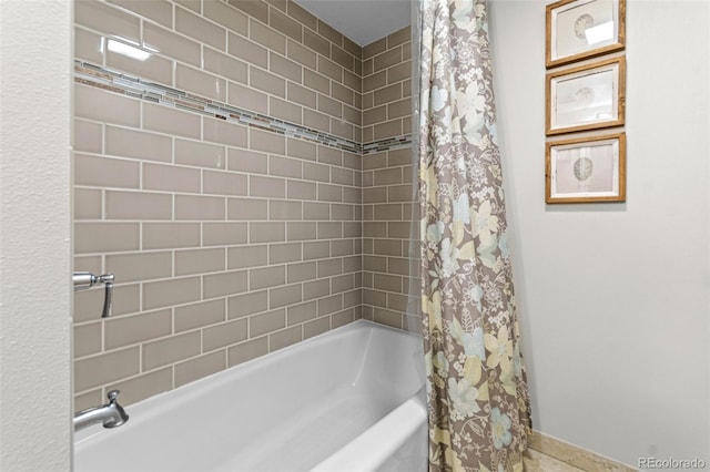 5465 W Ontario Ave, Littleton, CO 80128 - full bath featuring shower / bath combo with shower curtain and baseboards