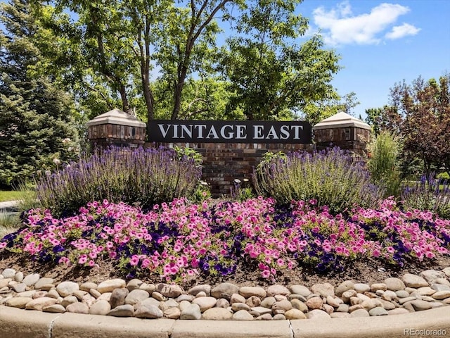 6449 S Jamaica Cir, Englewood, CO 80111 - view of community sign
