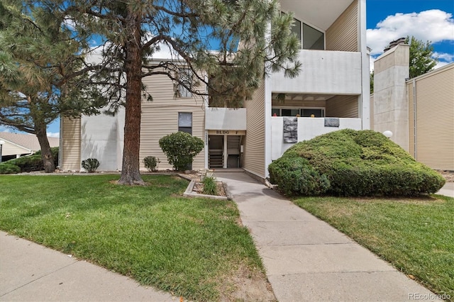 15202 E Hampden Cir Unit F2, Aurora, CO 80014 - view of front facade with a front lawn