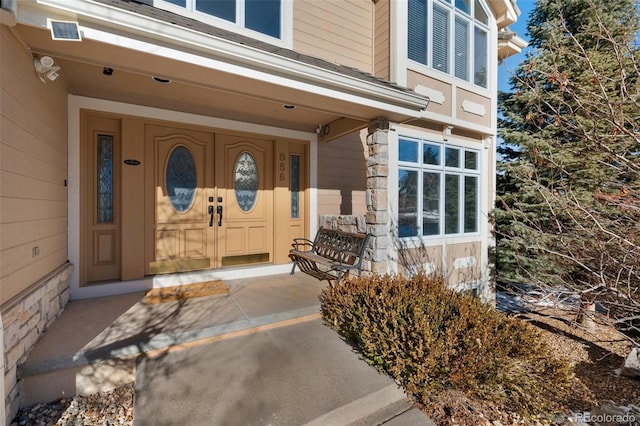 entrance to property featuring a porch