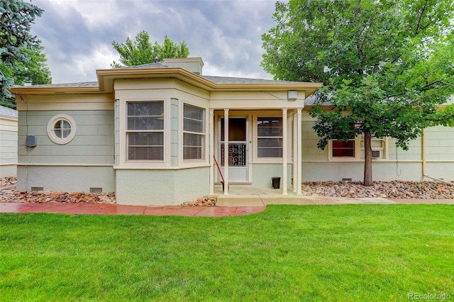 view of front of house featuring a front yard