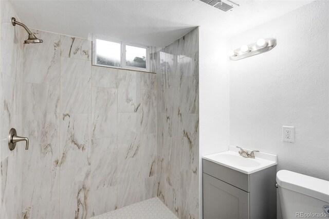 1148 N Clinton St, Aurora, CO 80010 - full bath featuring tiled shower, vanity, and toilet