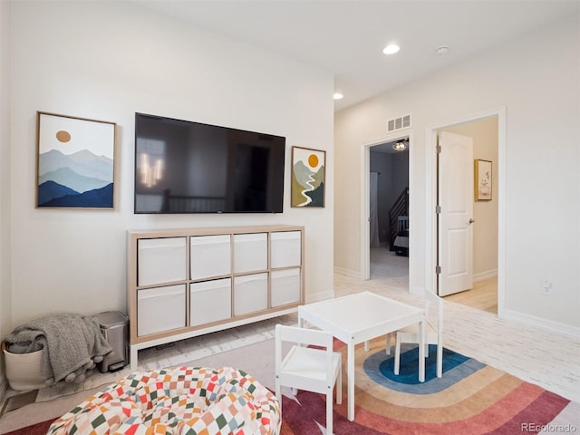 3056 Yale Dr, Broomfield, CO 80023 - living area featuring recessed lighting