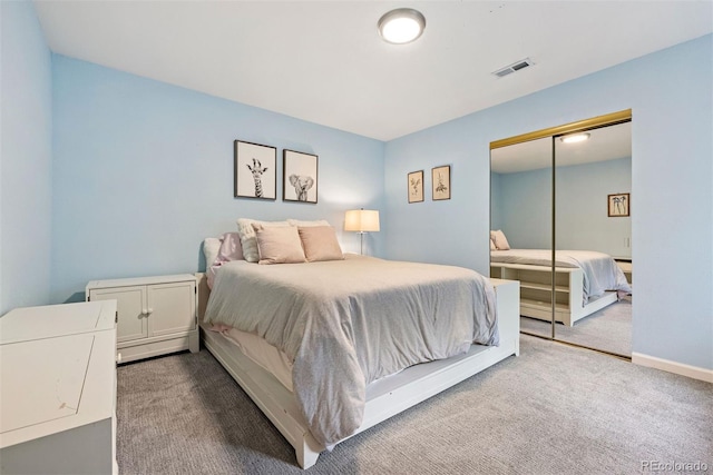 150 Chantrey Ct, Colorado Springs, CO 80906 - bedroom with baseboards, visible vents, dark carpet, and a closet