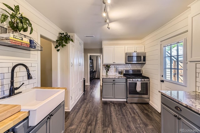 235 W Lehigh Ave, Englewood, CO 80110 - kitchen with stainless steel appliances, gray cabinets, decorative backsplash, dark wood finished floors, and light stone counters