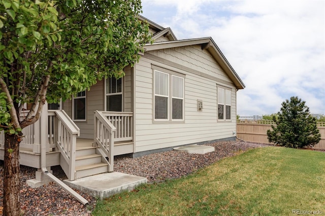 500 176th Ave, Broomfield, CO 80023 - view of side of property featuring fence and a lawn