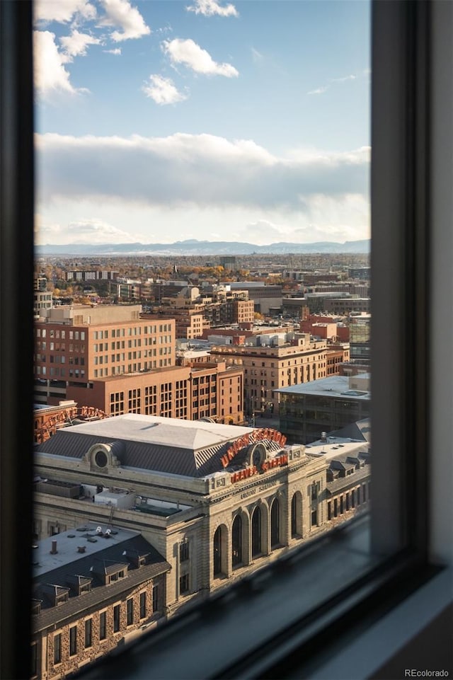 city view featuring a mountain view