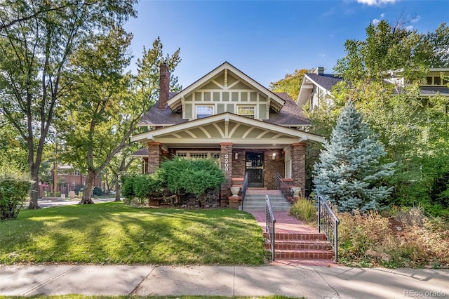 view of front of property with a front yard