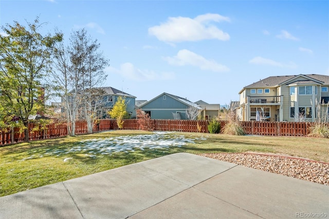 view of yard featuring a patio