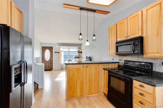 kitchen featuring kitchen peninsula, a textured ceiling, black appliances, pendant lighting, and lofted ceiling