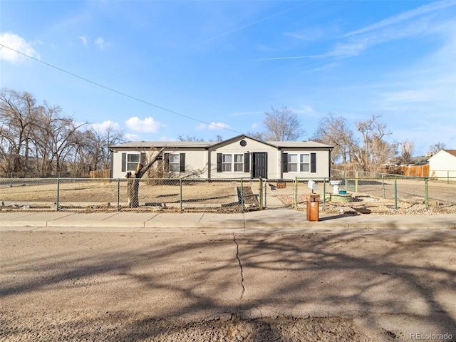 view of front of home with a fenced front yard