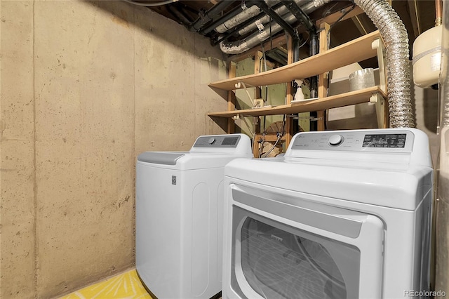 2021 S Hannibal Way Unit F, Aurora, CO 80013 - laundry room featuring washer and dryer