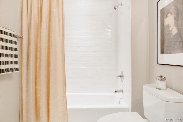 bathroom featuring toilet and shower / tub combo