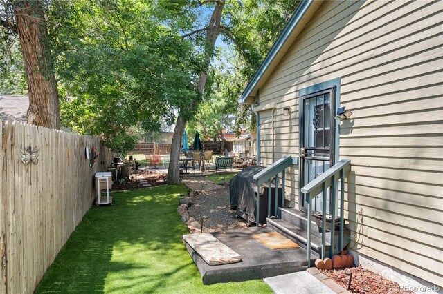 view of yard with a patio area