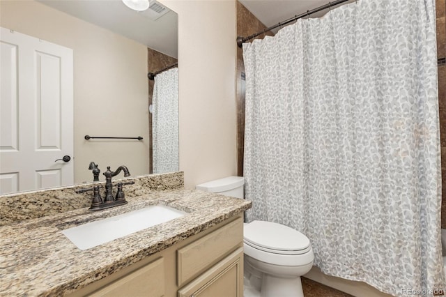 full bath featuring toilet, a shower with curtain, and vanity