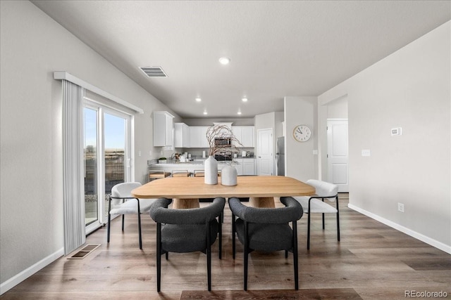 dining space featuring recessed lighting, visible vents, baseboards, and wood finished floors