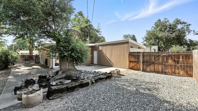 2829 Illinois Ave, Colorado Springs, CO 80907 - view of yard with a gate and a patio