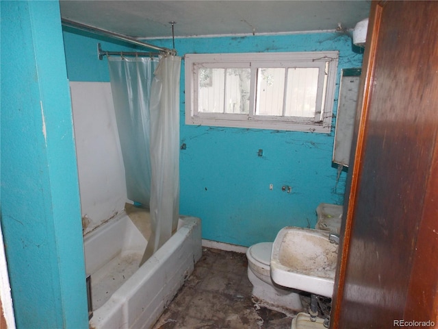 222 S Fairview St, Woodland Park, CO 80863 - bathroom featuring shower / tub combo with curtain and toilet