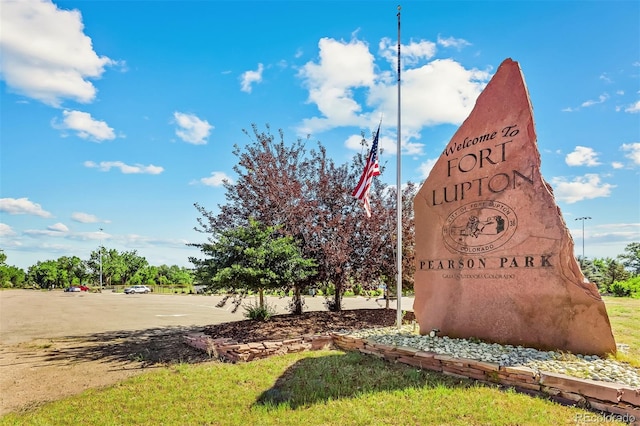 view of community / neighborhood sign