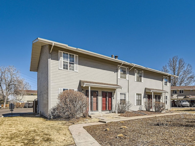 view of front of property with a front lawn