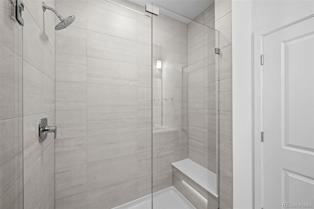 bathroom featuring tiled shower