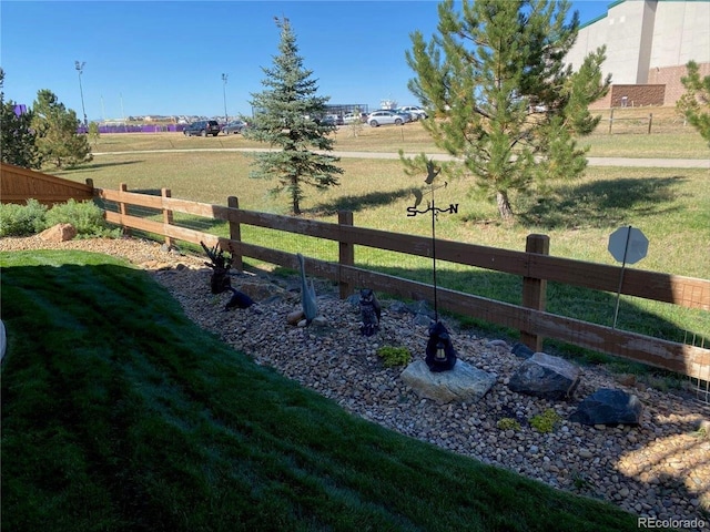 view of yard featuring a rural view