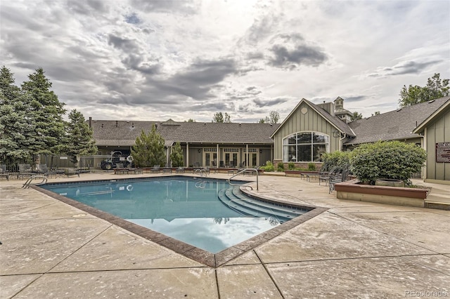 view of swimming pool featuring a patio