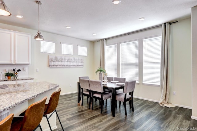 dining area with dark wood-style floors, recessed lighting, a textured ceiling, and baseboards