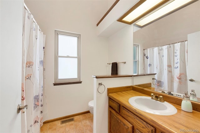 7226 S Eagles Nest Cir, Littleton, CO 80127 - bathroom featuring toilet, vanity, baseboards, and a shower with curtain