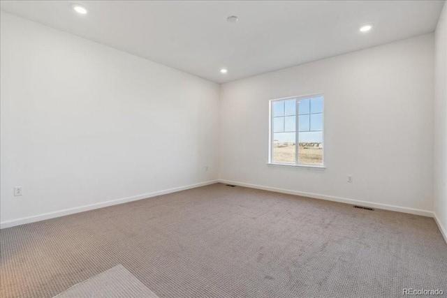 spare room with carpet flooring