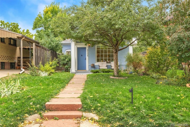 view of front of home with a front lawn